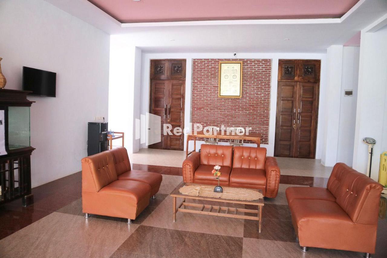 Wisma Suci Syariah Polewali Mandar Mitra Reddoorz Matakali Exterior photo