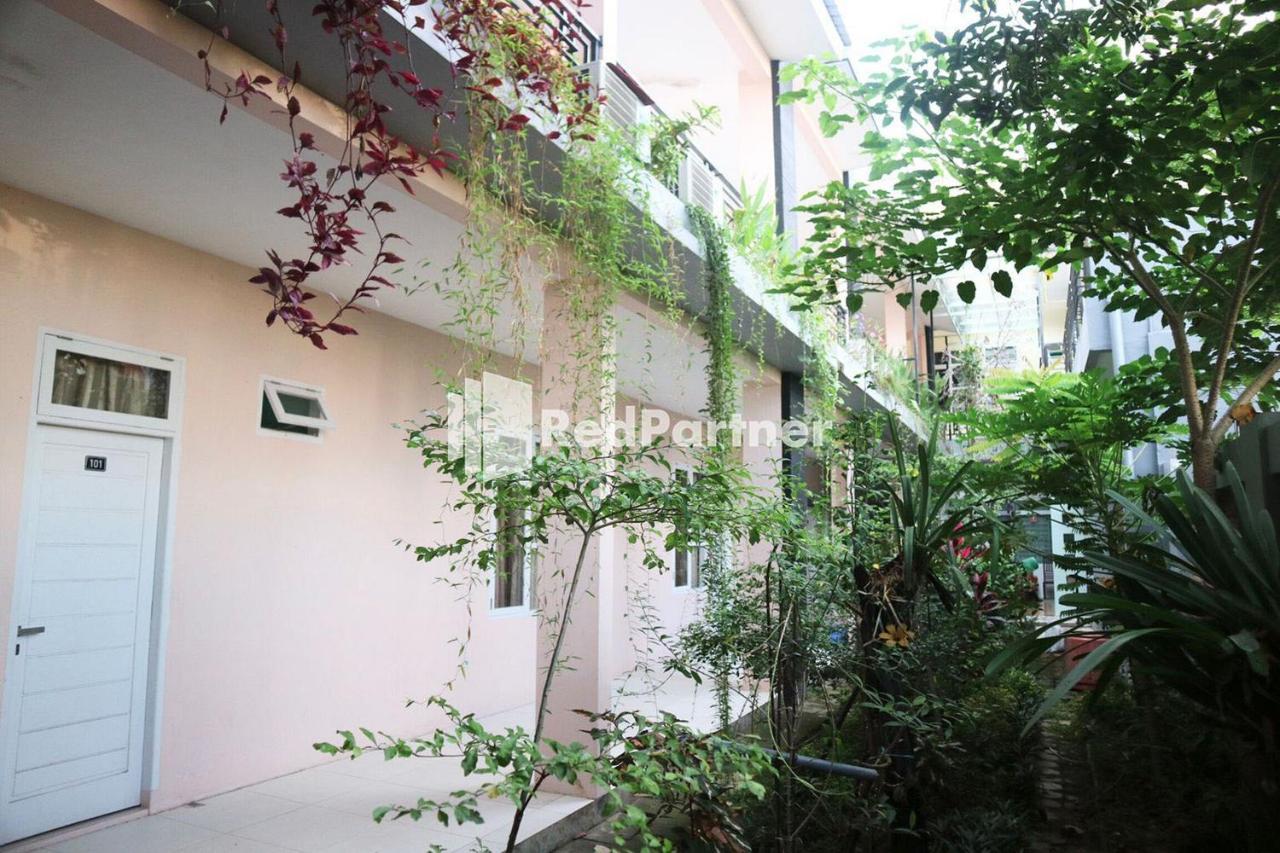 Wisma Suci Syariah Polewali Mandar Mitra Reddoorz Matakali Exterior photo